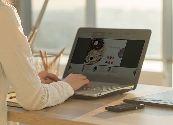 1611美容護(hù)膚品網(wǎng)站設(shè)計(jì)