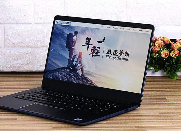 融資租賃企業(yè)寬屏網(wǎng)站設(shè)計